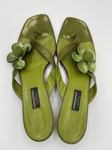 Sonia Rykiel Y2K grüne Leder Zehenstegsandalen 39,5 EU Kitten Heels - Pailletten Blumen - Bild 9 von 10
