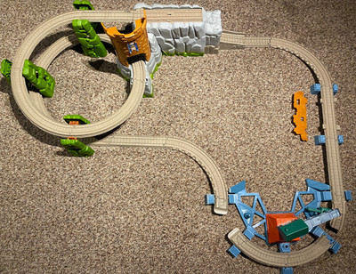 Thomas & Friends Trackmaster Castle Quest Set motorized railway w/train