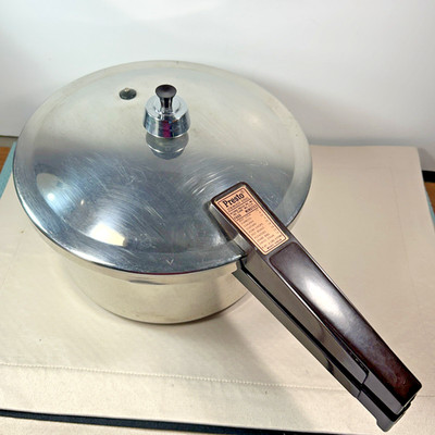 VTG Presto Stainless Steel Pressure Cooker Model C401A 4 QT Jiggler & Rack