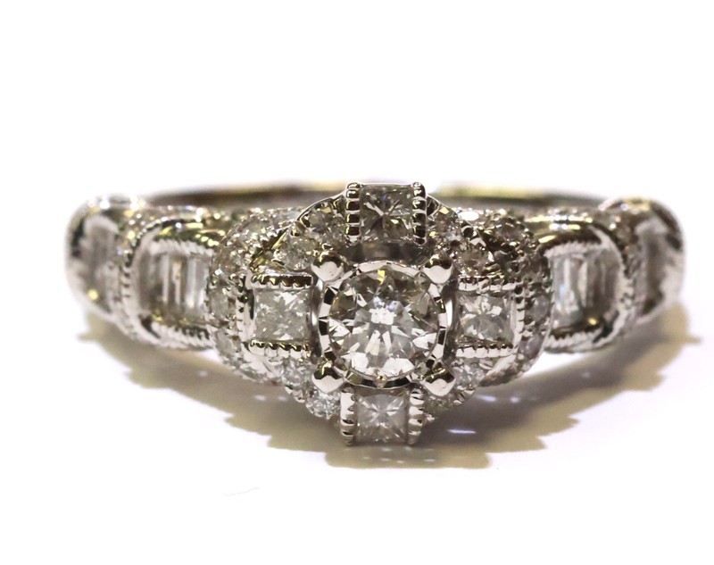 SIMPLY VERA VERA WANG 14k White gold .63CT round diamond engagement ring 5.6g 7