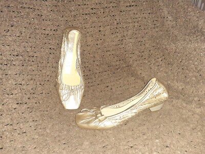 HISPANITAS-Gold Leather-Lazer Cut-Out Flower-Pleated Square Toe-Sz 37-NWOB