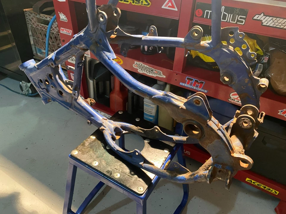 Cuadro principal Yamaha YZ80 YZ 80 97 chasis carrocería motor base 1997 OEM YAMAHA Foto 4 de 4