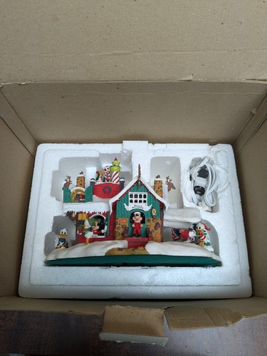 Disney Winter Wonderland Santa’s Workshop Danbury Mint in Original Box - Picture 12 of 18