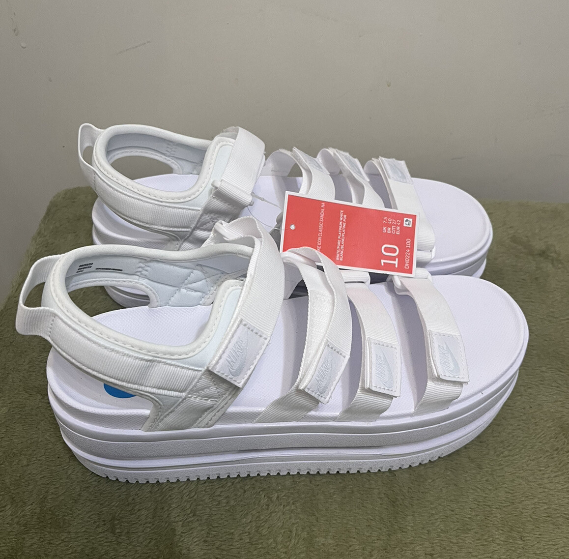Nike Icon Classic Sandal NA | White • Pure Platinum Nike Icon Classic Sandal NA | White • Pure Platinum