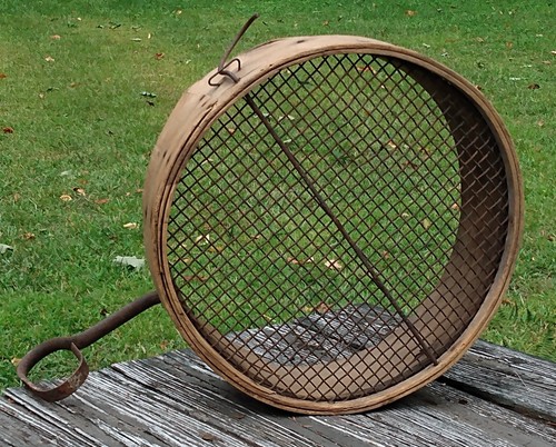 Antique Primitive 14" Bentwood Grain Sieve w Wire Mesh & Handle Farmhouse Sifter - Picture 10 of 10
