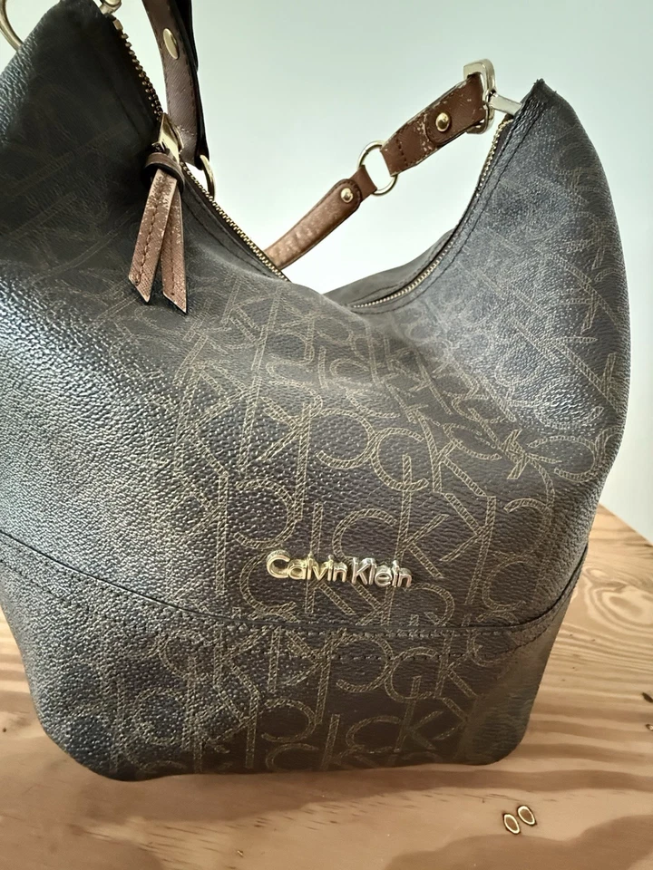 ✿ Bolso de Hombro Hobo Marrón Monograma Logo Calvin Klein Bolso de Mano Grande Cartera Foto 3 de 4