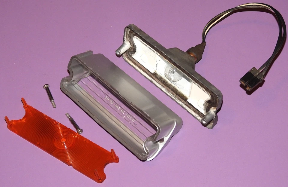 1966 OLDSMOBILE TORONADO OEM FRONT BUMPER PARKING LIGHT LAMP ASSEMBLY - RH - Image 4 of 4