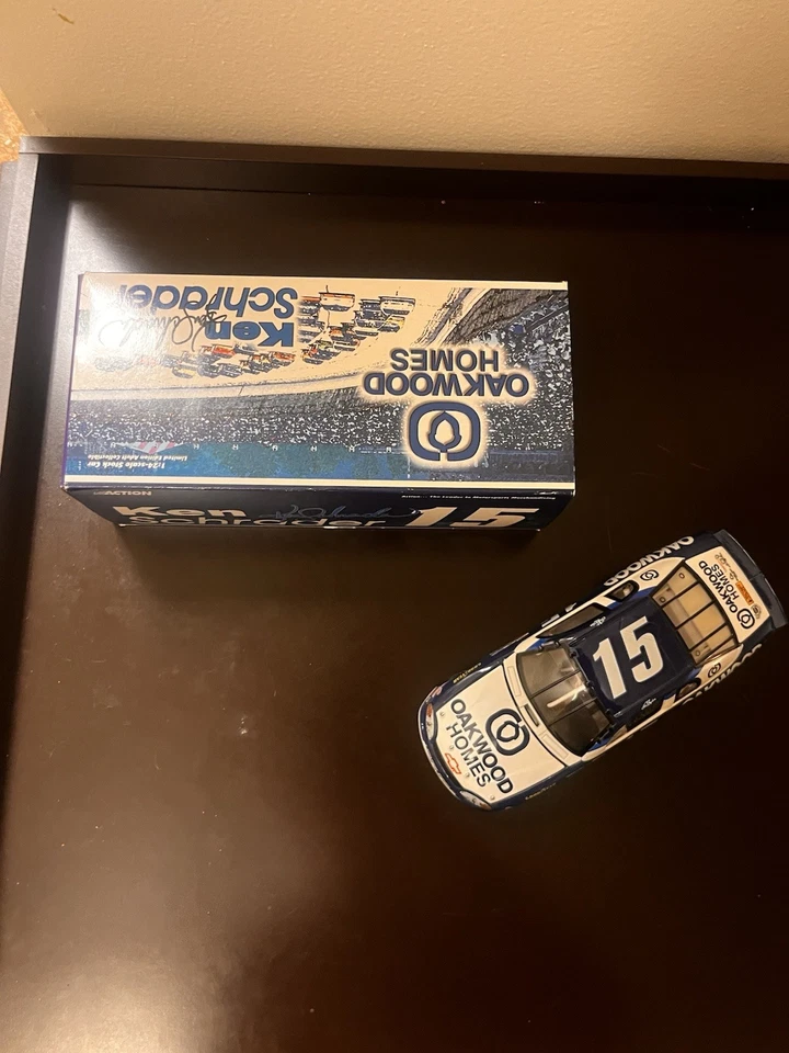 Action Racing Ken Schrader #15 Oakwood Homes 1999 1:24 Monte Carlo Bank Version - Image 2 of 3