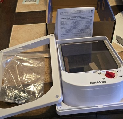 Cat Mate 4-Way-Locking Electromagnetic Cat Flap (254) Collar Activated White NiB