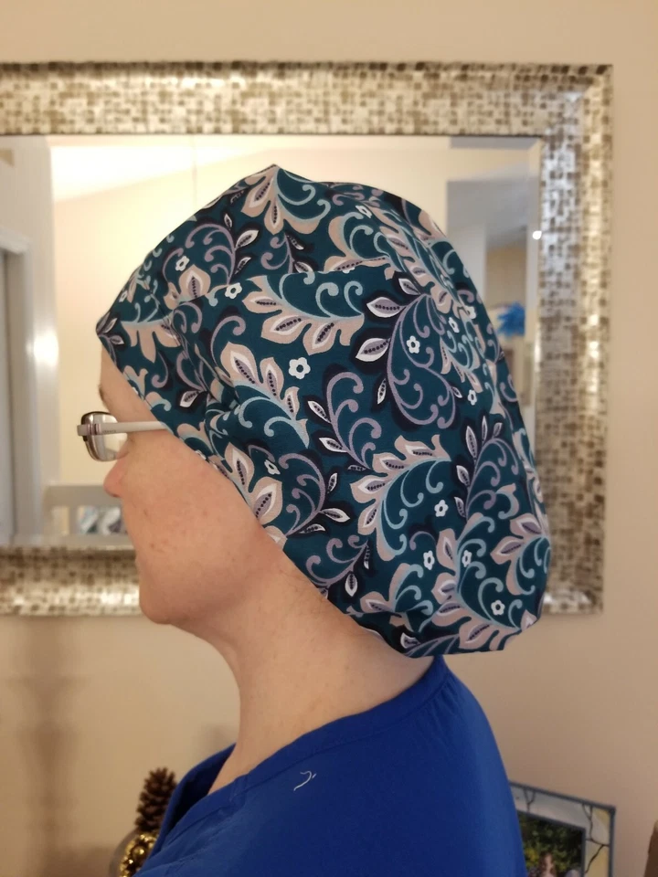 Gorra quirúrgica Bouffant para mujer - Estampado Green Vines - Hecha a mano en EE. UU. Foto 3 de 4