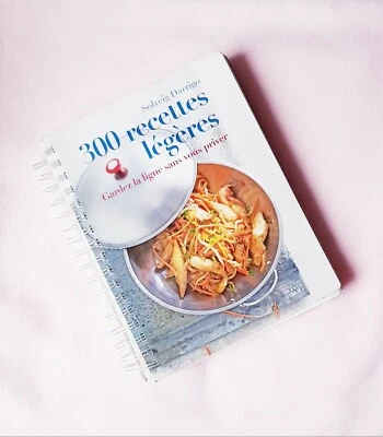🥗 Livre "300 recettes légères de Solveig Darrigo - France Loisirs 🥗 - Photo 1/4