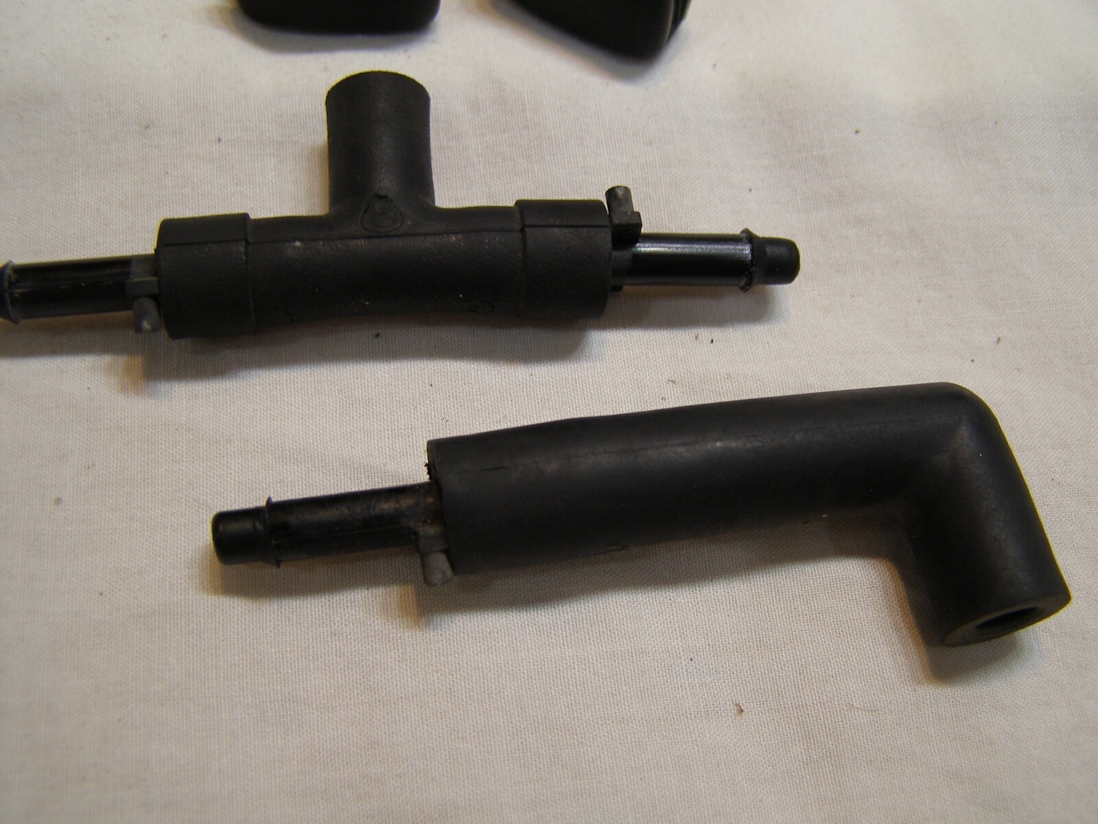 OEM 2009 Chrysler Town & Country Hood Mounted Windshield Washer Nozzles & Fittin eBay