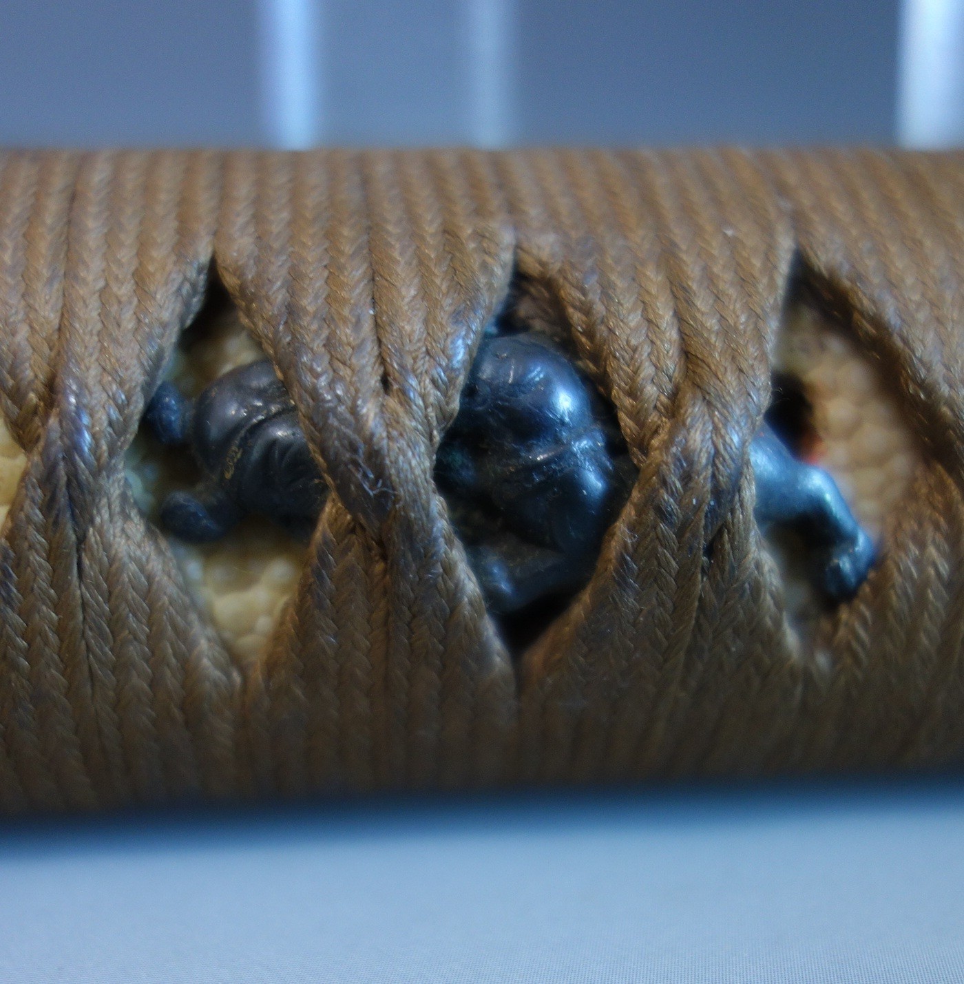 long Tsuka handle hilt dog menuki clam fuchi samurai sword fitting tsuba