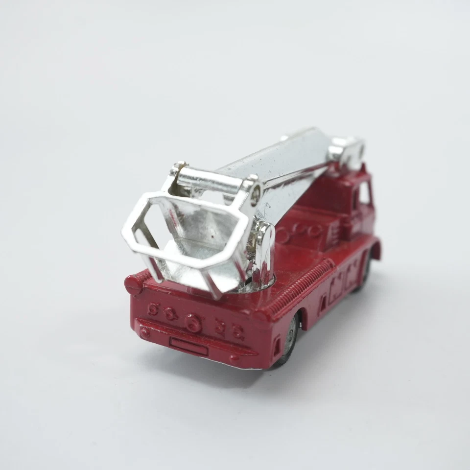 Винтажный красный литой пожарный автомобиль Husky No36 Simon Snorkel Великобритания в очень хорошем состоянии - Изображение 4 из 4