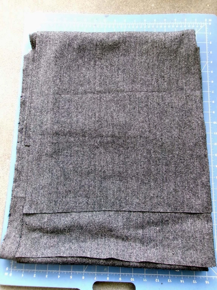 2+yd Vintage 100% WOOL TWEED Woven Herringbone FABRIC Suiting Grey Black - Image 2 of 4