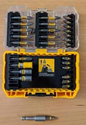 DEWALT MAXFIT ULTRA 30-Piece 1/4  Hex Steel Screwdriving Bit Set   DWAUMF30SET