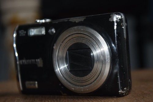 Fujifilm FinePix F72 EXR 10.0MP 10x Digital Camera Black. Read Description - Picture 5 of 16