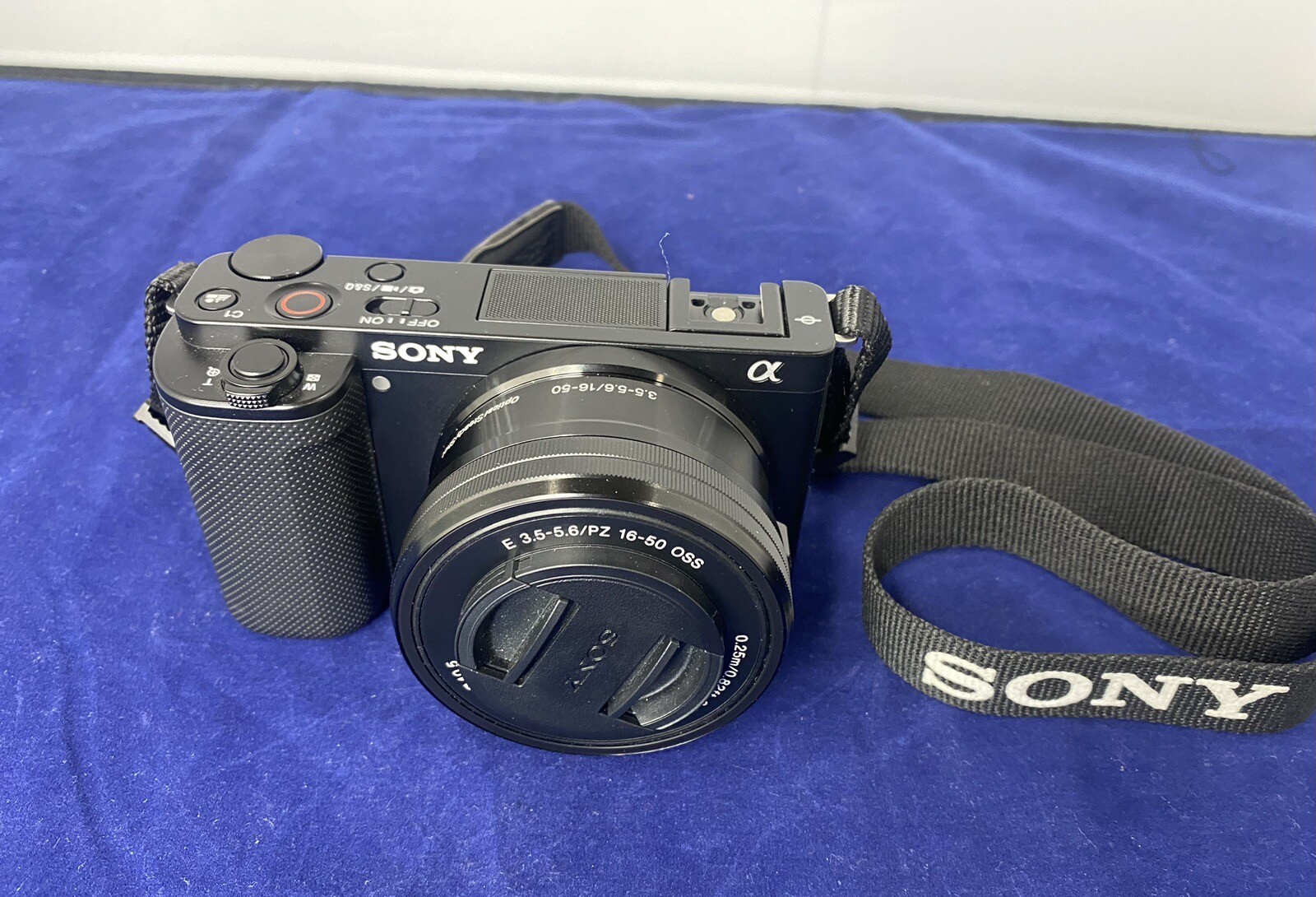 Sony Alpha ZVE10 24.2MP Black (1650mm Zoom Lens & NEW 256 SD CARD