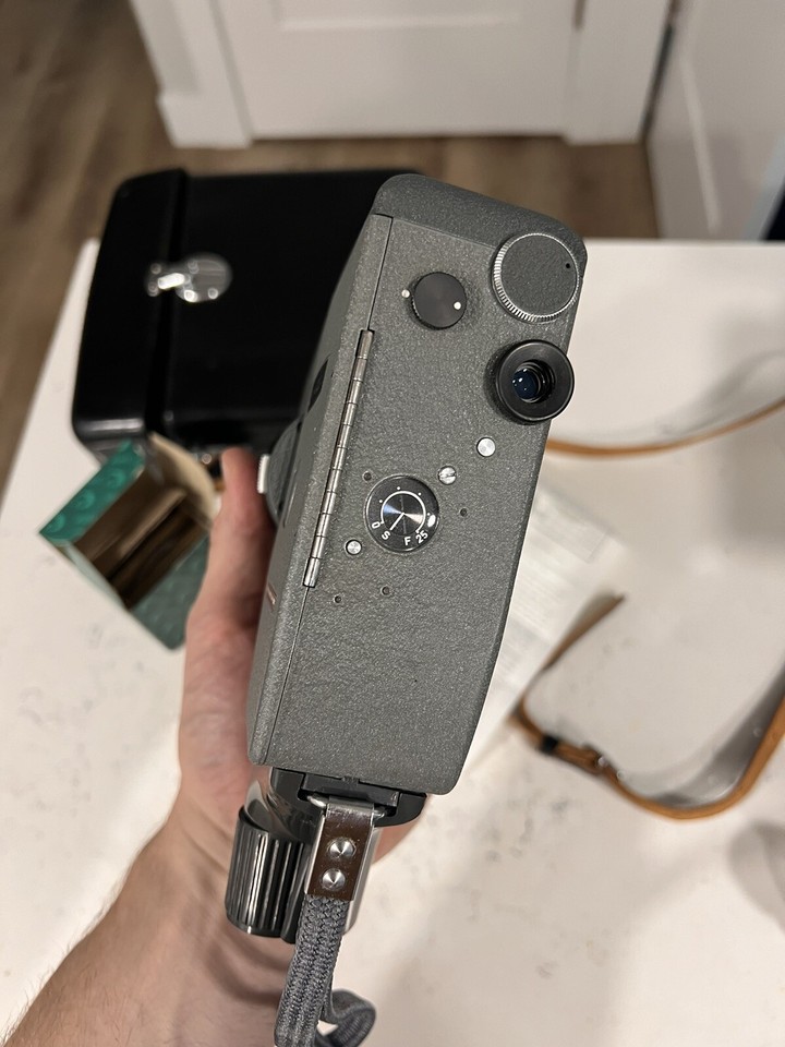 Canon Reflex Zoom 82 8mm Movie Film Camera With Canon C8 Grip And