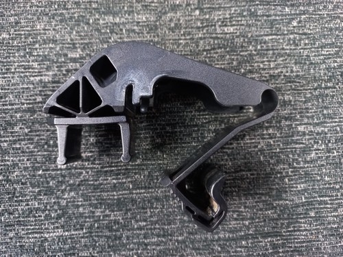 BMW 7-Series E38 Original Engine Radiator Top Mount Clip Bracket OEM 1737709 - Picture 10 of 15