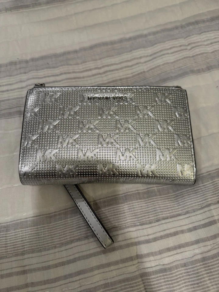 NUEVA Cartera Muñequera Michael Kors Jet Set Doble Cremallera en Plata Nueva con Etiquetas Foto 2 de 4