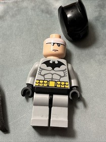 Lego Batman Minifigure bat001 Light Grey Suit 2006 Sets 7779 7780 7782