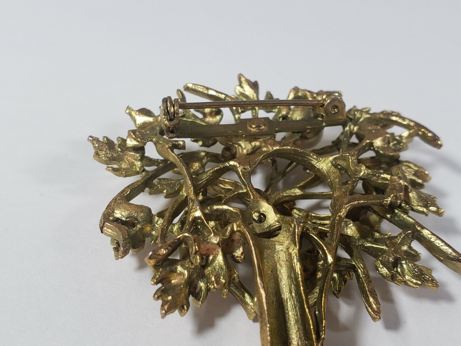 Vintage Gold Tone Pin Filigree Tree Faux Pearl Ac… - image 5