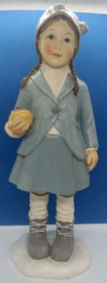 Girl with apple in hand - resin - height cm 22