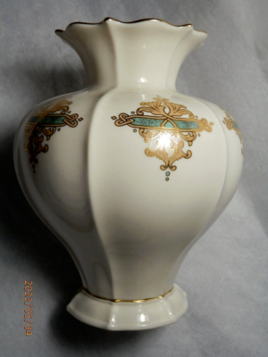 Lenox Special Collection China Vase 14K Gold Decoration, 7
