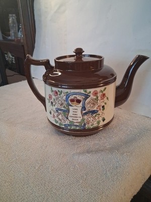 ANTIQUE KING EDWARD VII CORONATION  POTTERY TEAPOT.