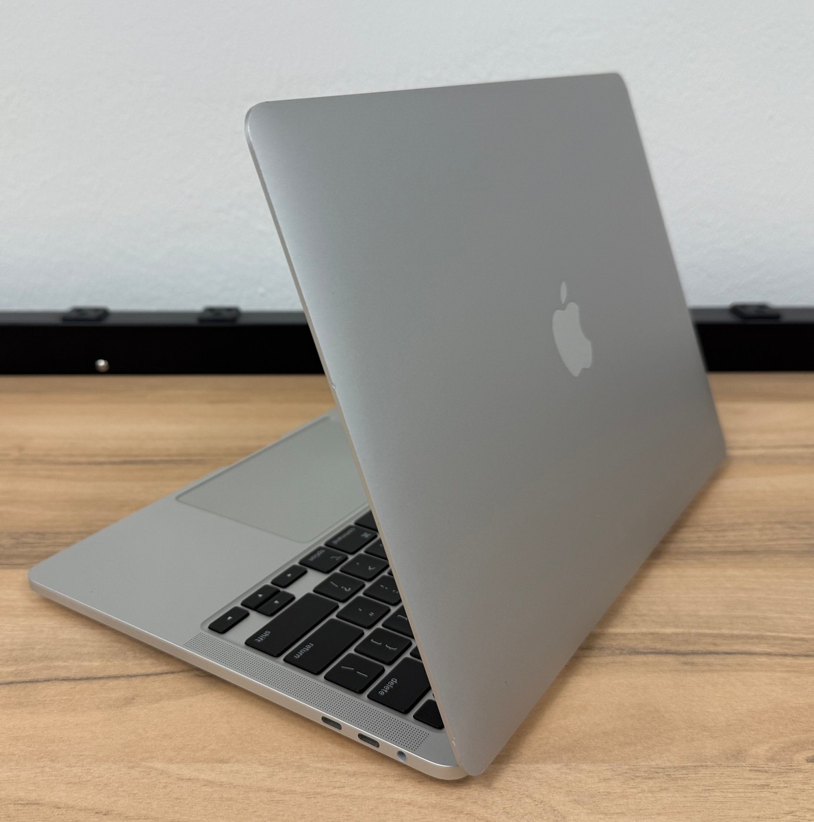 Apple Macbook Pro 2020 13 Inch Intel Quad Core i7 2.3GHz
