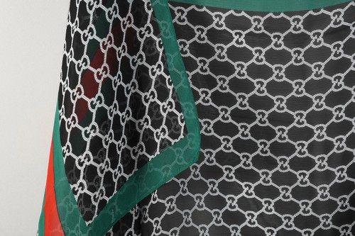 Q06Y24- Vintage Gucci Halstuch - Bild 3 von 12