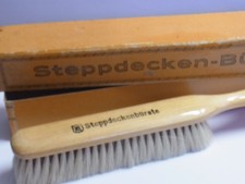 ORIGINALE STEPPDECKEN - BÜRSTE NIE BENUTZT, WEICHE BORSTEN, IN OVP, UM 1930