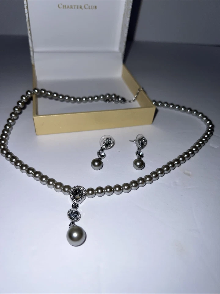 Perlas grises de imitación con pendientes Foto 3 de 3