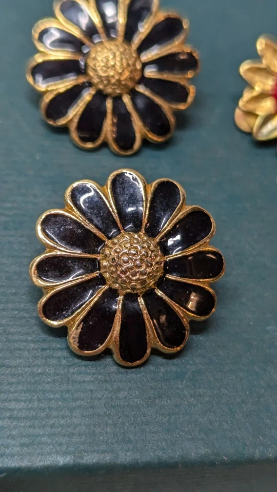 复古花卉耳环夹珐琅和人造珍珠 3 双套装 3/4 - 1 1/8 — 第 2/4 张图片