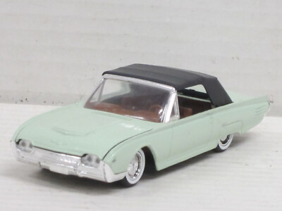 Ford Thunderbird Cabrio mit Softtop 1961 in blaßgrün ohne Box Solido 4504 1:43