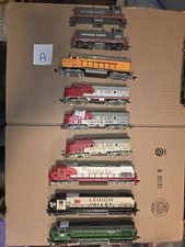 LARGE Lot Of Assorted HO Scale Trains - 72 Total - 11 Locomotives 61 Cars