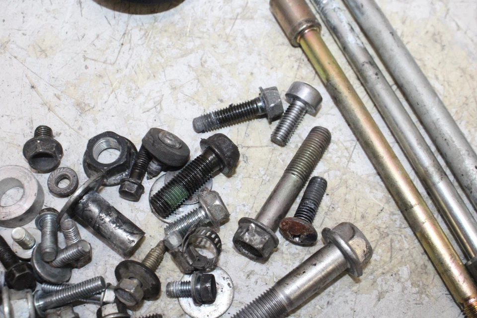 Honda CBR929RR 2001 OEM pernos de montaje de motor hardware tornillos de motor Foto 4 de 4