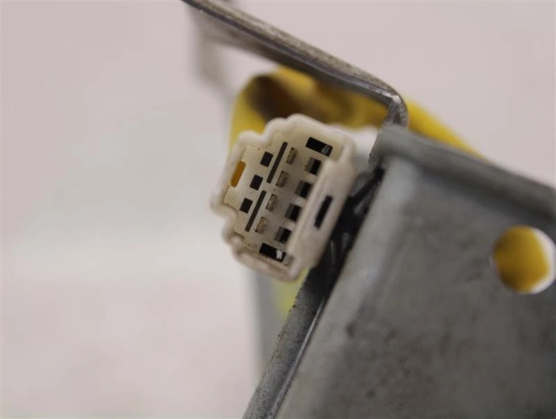 Used Back Glass Wiper Motor fits: 2009 Kia Rondo  Grade A - Image 3 of 4