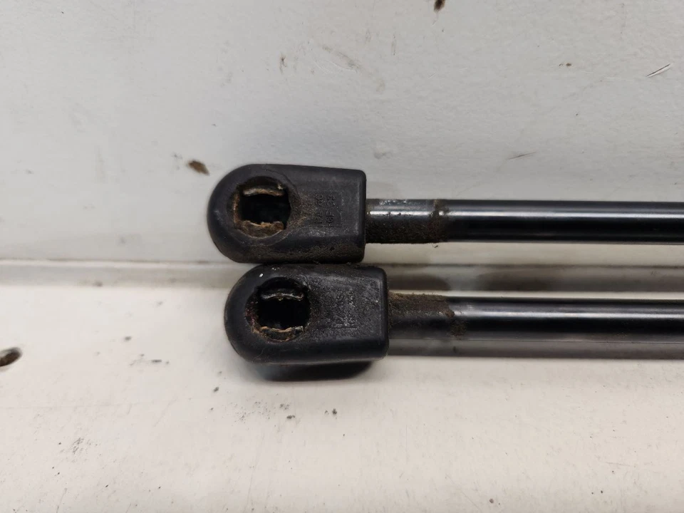 Toyota Tundra 2007 (cabina extendida) puntales de capó *par* Foto 3 de 4