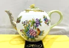 HEREND QUEEN VICTORIA PATTERN TEAPOT, 26 fl Oz hold,BRAND NEW BOXED
