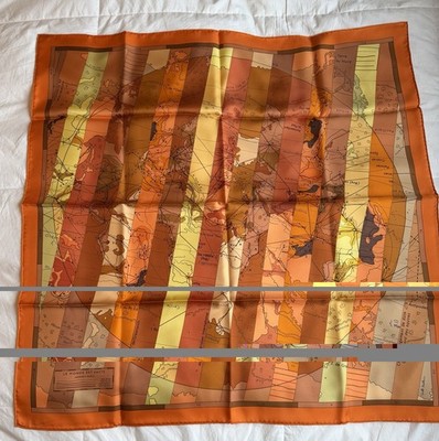HERMÈS Carré de soie 90x90 - ''Le monde est vaste'' with original box!