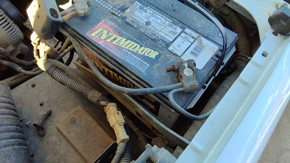 Укомплектованный лоток для крепления аккумулятора 1995 Ford F150 с прижимным креплением оригинальный 5,0 л - Изображение 3 из 3