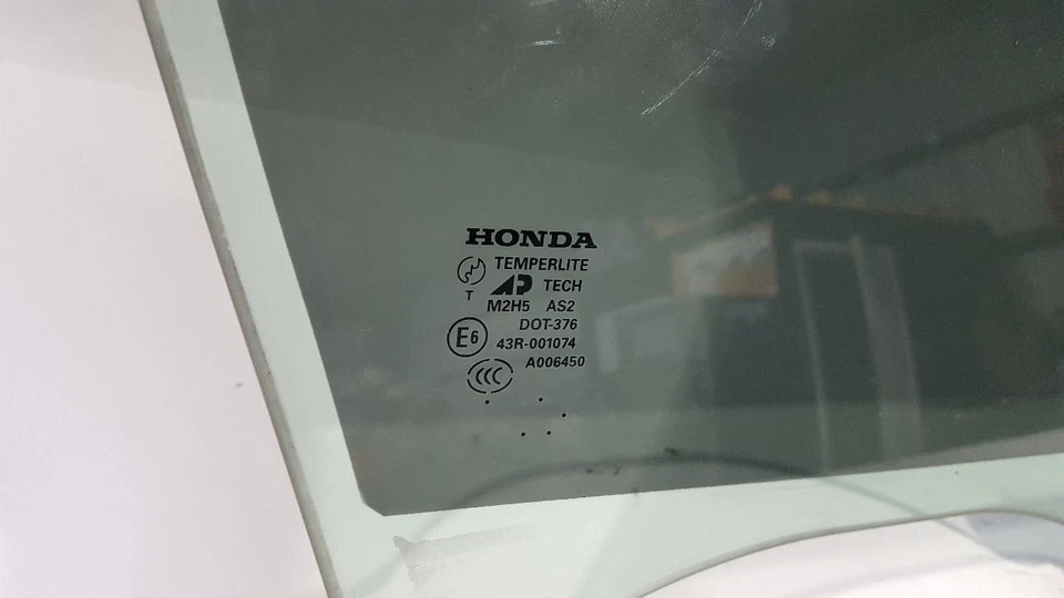 2006 Acura TL OEM Front Right Door Glass - Image 2 of 4