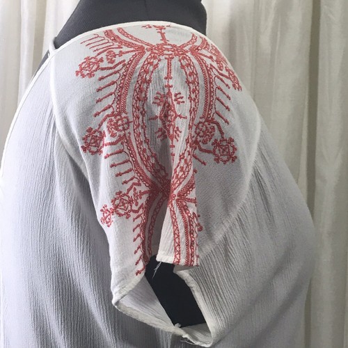 Plus Size Blouse Ivory Short Sleeve Coral Embroidery V Back 2X - 第 4/9 張圖片