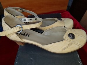 sandales femmes marque FIDJI cuir neuf couleur beige pointure .41