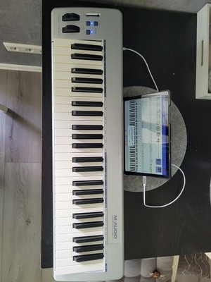 M-Audio Keystation 88e Keyboard-Controller 88 Tasten USB & MIDI Out Pitch/Mod