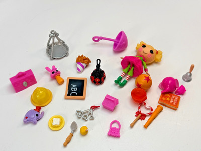 Asst Accessories Lalaloopsy Mini Holly Sleighbell pets, elephant, baskets umbrel