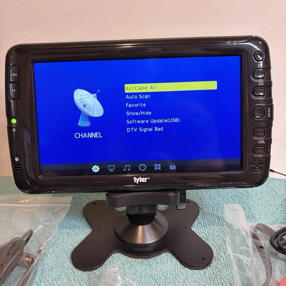 Tyler TTV701 7 pulgadas portátil recargable LCD TV con entradas HDMI y USB Foto 2 de 4