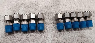 10 Pcs. Swagelok 1/4MNPT x 3/8OD Bore Thru Straight ftgs. SS 600 1 4BT